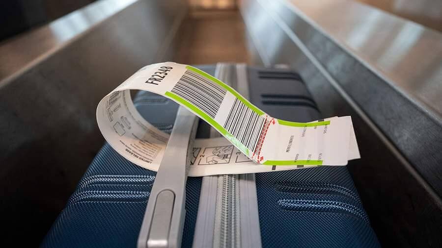Travel Safety Alert: Luggage-Tag Switching Scam Courier | 2 Airport baggage tag